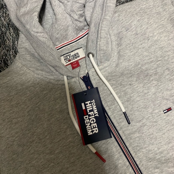 Tommy Hilfiger logo hoodie - Picture 3 of 3